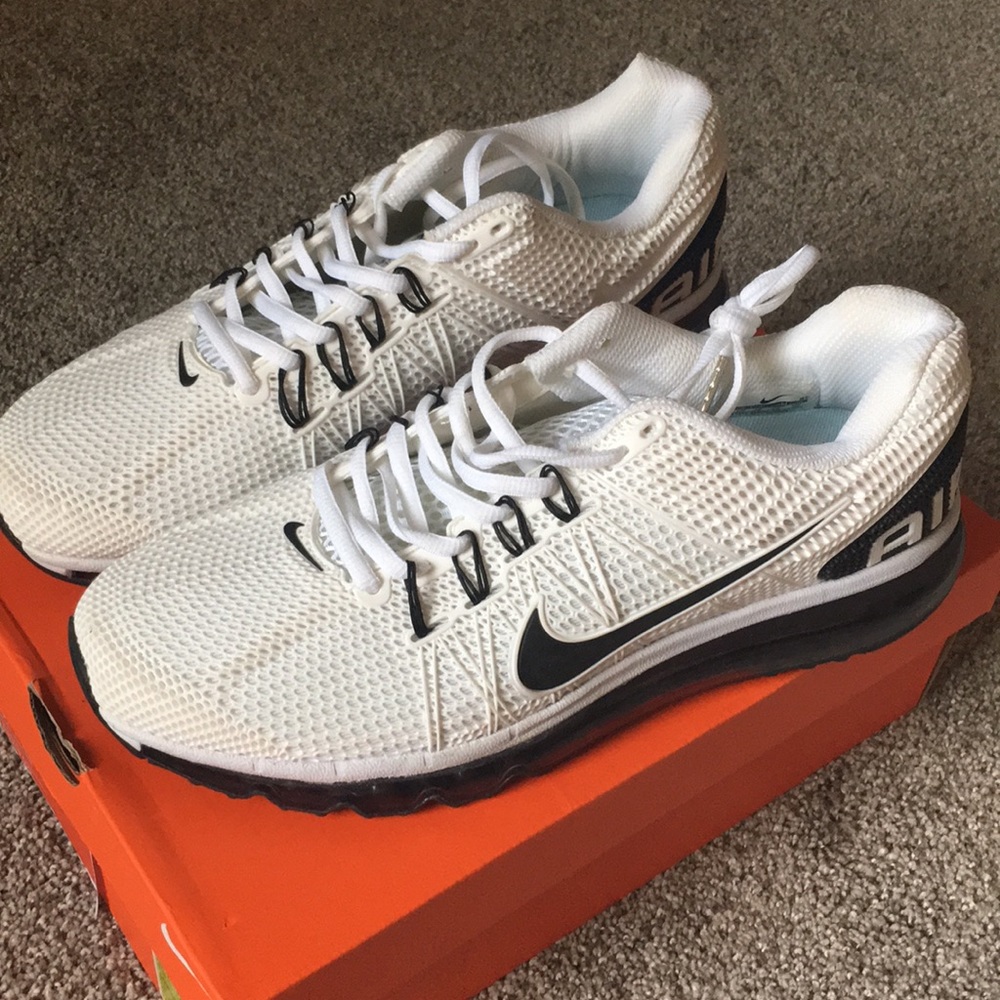 BRAND NEW NIKE AIRMAX!!!!